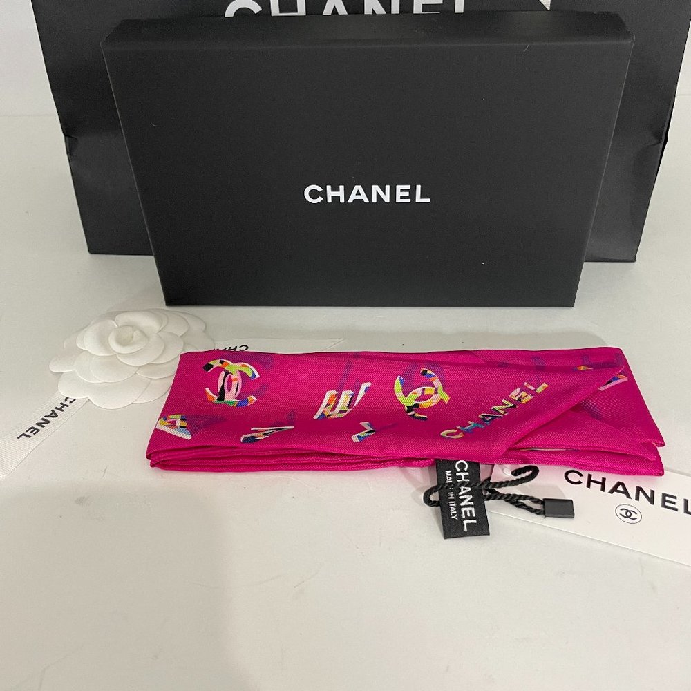 CHANEL NWB FULL SET 21K FUSHIA PINK MULTICOLOR TWILLY 2.25"X45"
